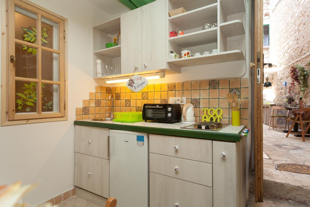 Apartment With Garden In